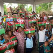Des cadeaux pour les enfants démunis d’Ekpè : l’ONG WANGNINAN agit | La Charité