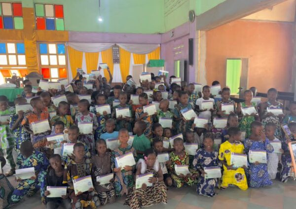 Formation biblique pour les enfants d’Ekpè : l’ONG WANGNINAN WÈ transmet foi et valeurs au Bénin